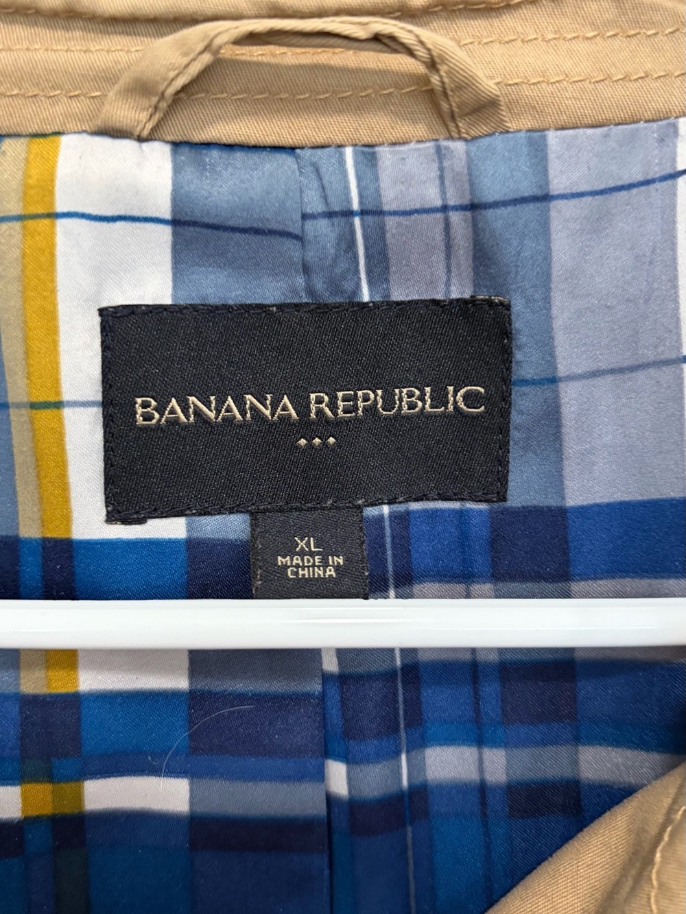 Banana Republic Light Tan Trench Jacket with Plaid Lining - Picture 5 of 6